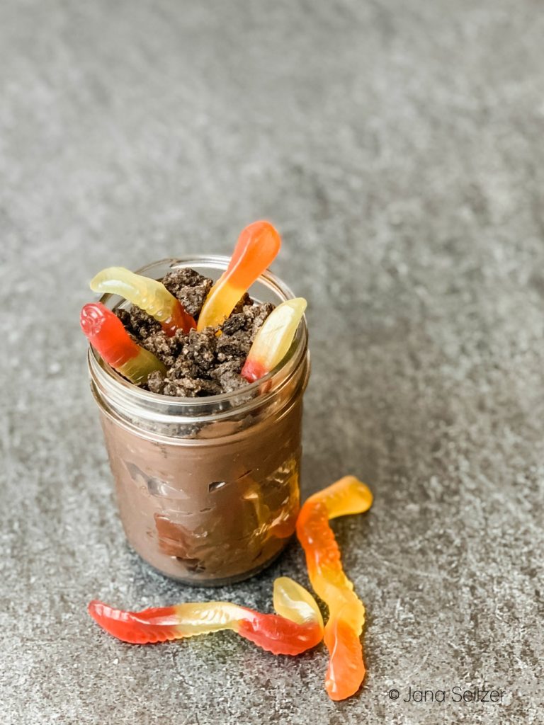 dirt and worms pudding cups