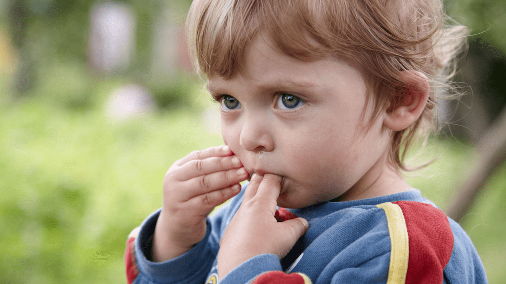 toddler sucking fingers